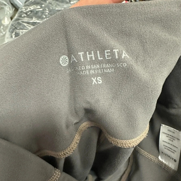 Athlete Stash Pocket Motto Leggings - Picture 3 of 12